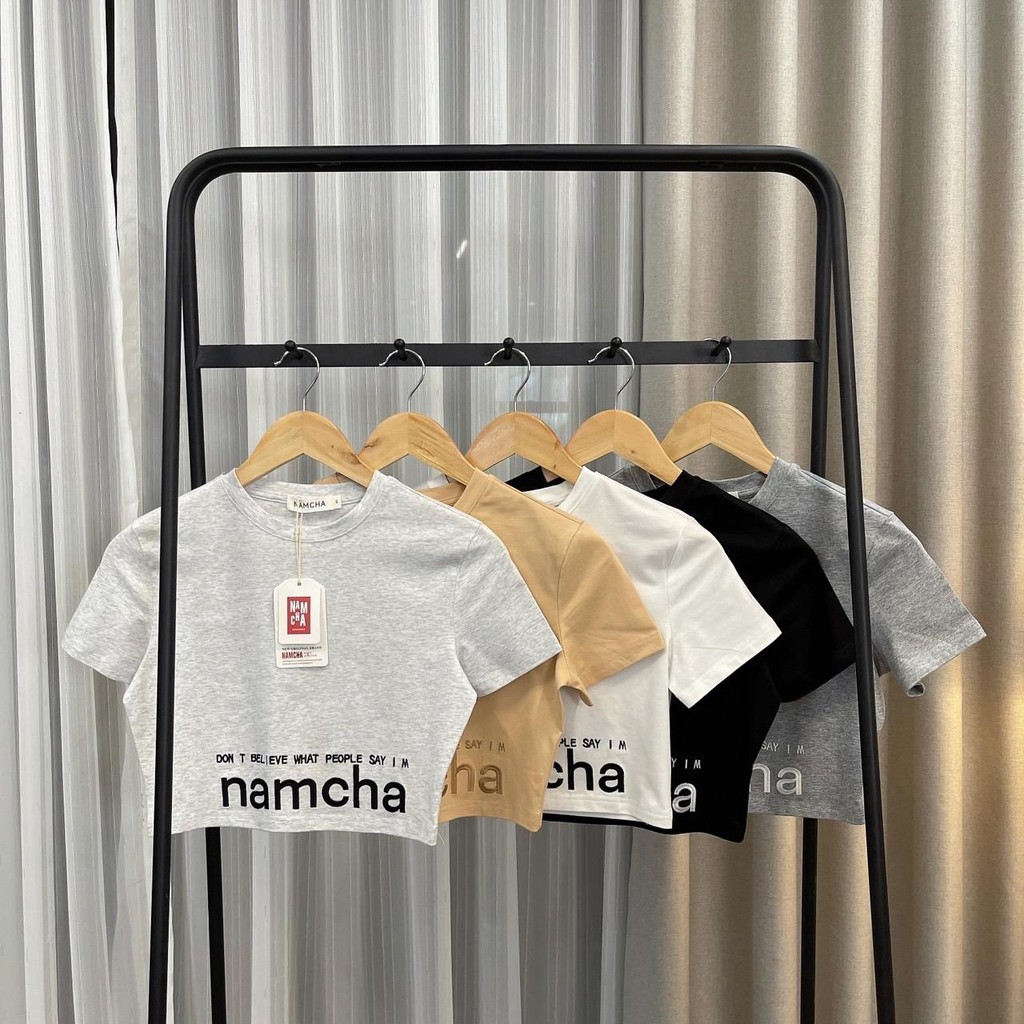 NAMCHA เสื้อครอป แขนสั้น ผ้ายืดได้ คอกลม งานปักโลโก้ NAMCHA #NA-2601