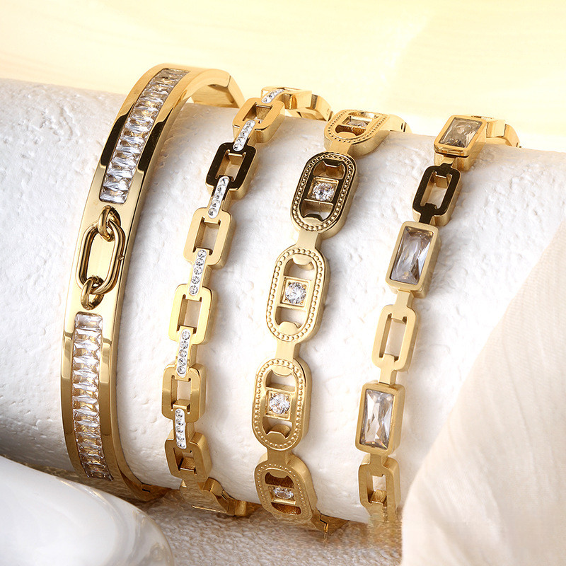 สร้อยข้อมือเหล็กไทเทเนียม เพชรเรียงราย ดีไซน์สวยงามและโดดเด่น