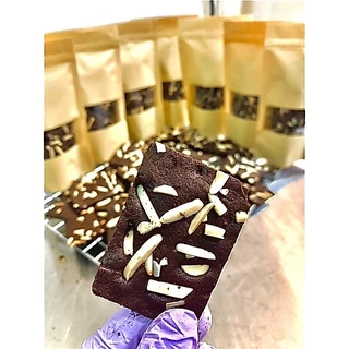บราวนี่กรอบรสเข้มข้น กรอบ อร่อย หวานน้อย ท้าให้ลอง by เปี๊ยะปังปัง