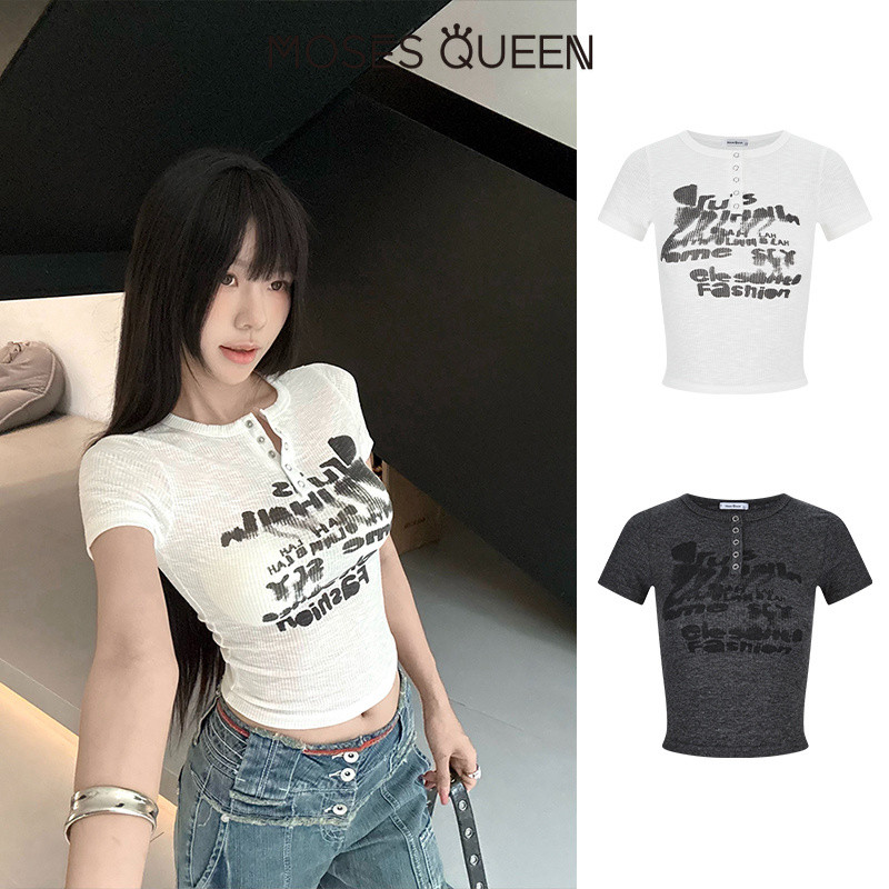 MOSESQUEEN تيشيرت نسائي بطباعة غرافيتي — صورة 2