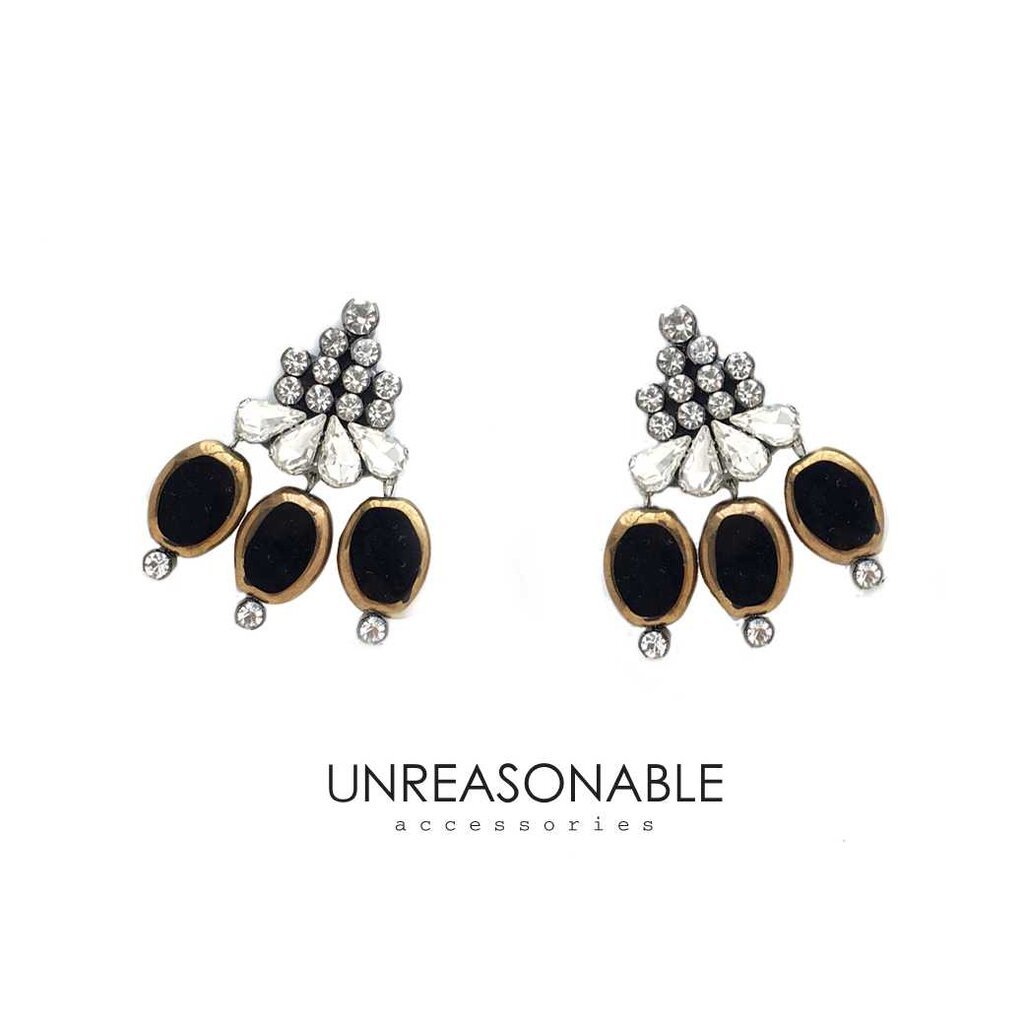 ต่างหูคริสตัลระย้า สีดำ UA0591-04 Unreasonable Accessories
