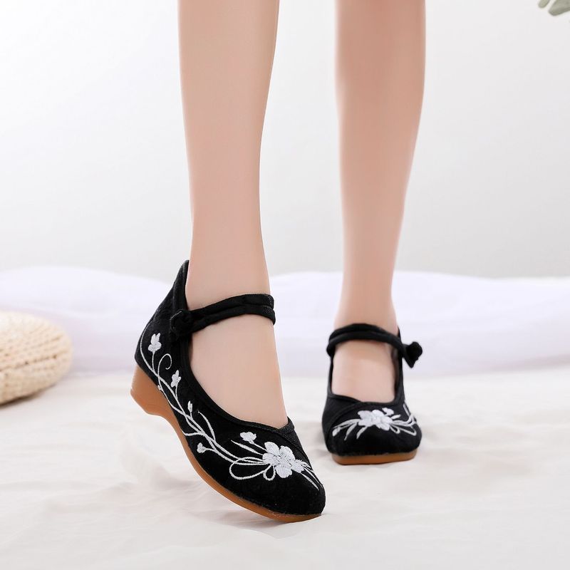 绣花汉服鞋子女古风* 民族风妈妈广场舞鞋Cloth Shoes For Women In Spring And Autumn, Flat Bottomed For  Elderly, Casual S