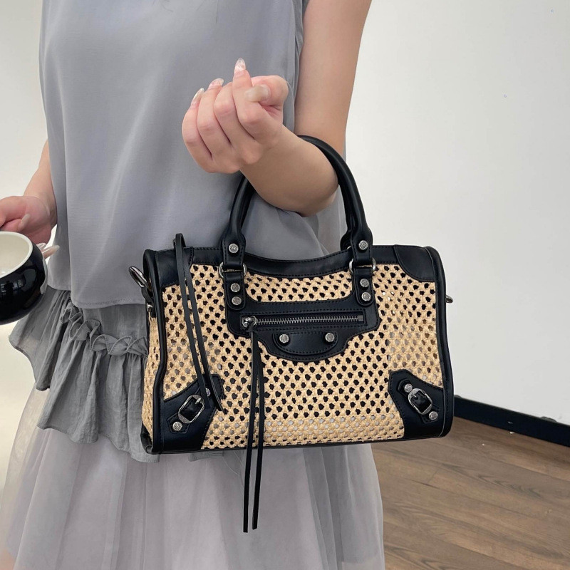 YUM6 Woven biker bag with a high-end feel, stylish rivet bag, hollow-out handbag, tote bag, crossbod