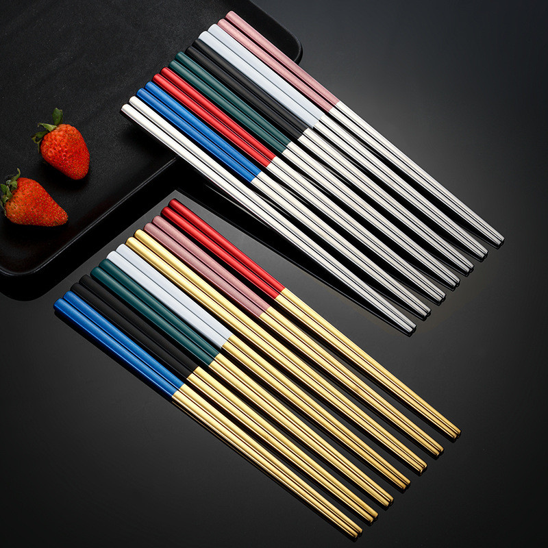 04ตะเกียบสแตนเลสบนโต๊ะอาหารในครัวเรือนร้านอาหารหนาตะเกียบกันลื่นเคลือบทองตะเกียบสี่เหลี่ยมที่มีสีสัน