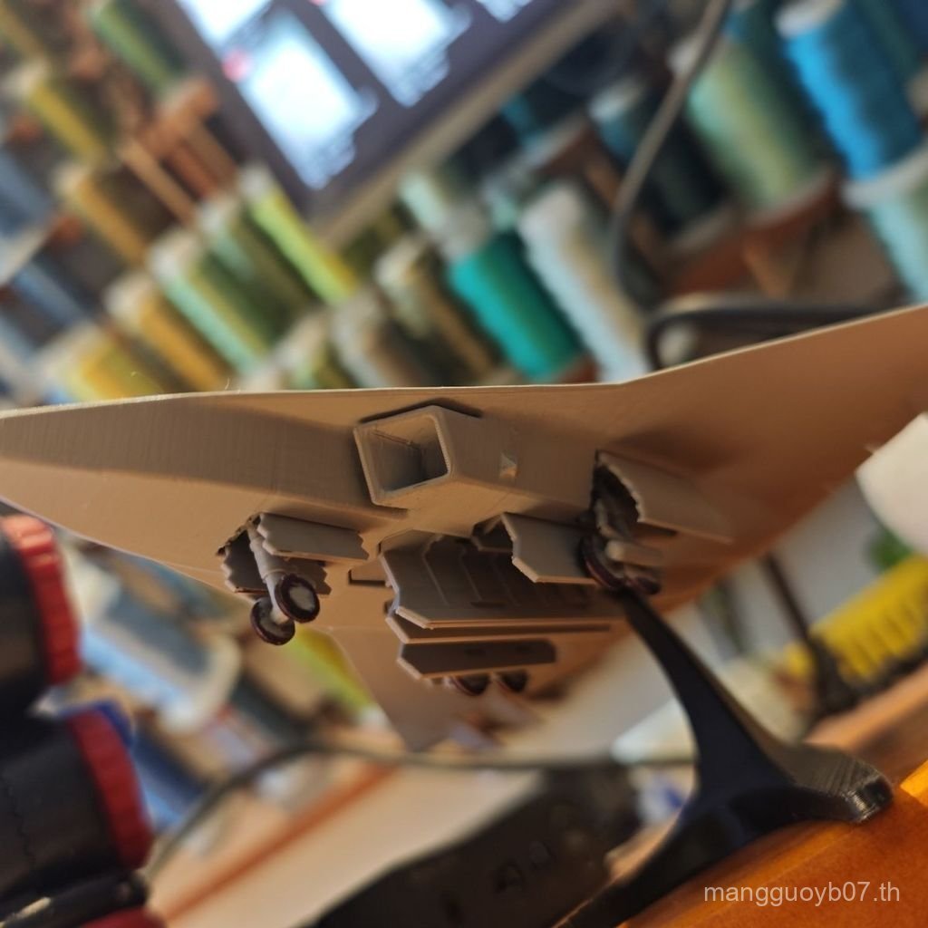 J-36 Model China Sixth Generation Fighter Airplane Jewelry คืนสนิท 1: 144 เครื่องบินของขวัญปีใหม่