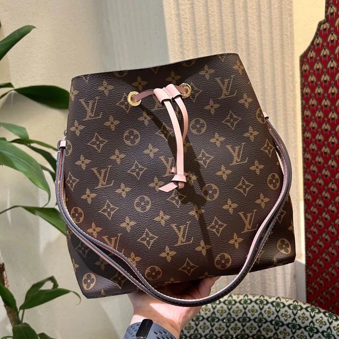 LV Louis Vuitton Classic Cherry Blossom Pink Presbyopic Bucket Bag