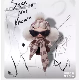 POPMART SKULLPANDA อย่าอยากอยากซีรีส์จี้ตุ๊กตาลึกลับกล่องของขวัญหนึ่ง