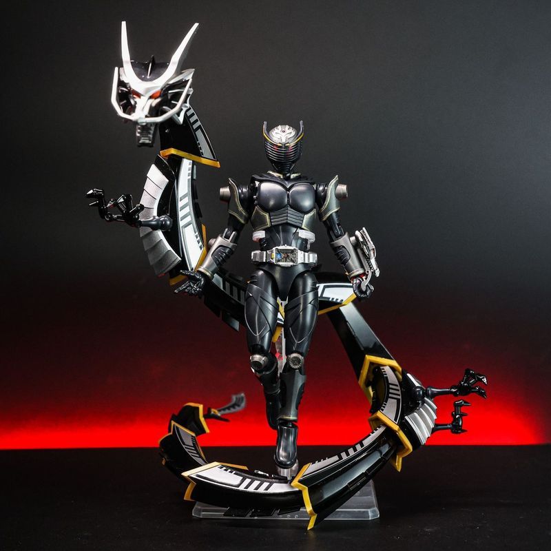 【พร้อมส่ง】Figure‑rise Standard FRS Kamen Rider Ryuga มาสไรเดอร์ริวูกะ โมเดลประกอบ Bandai มีชิ้นส่วน 