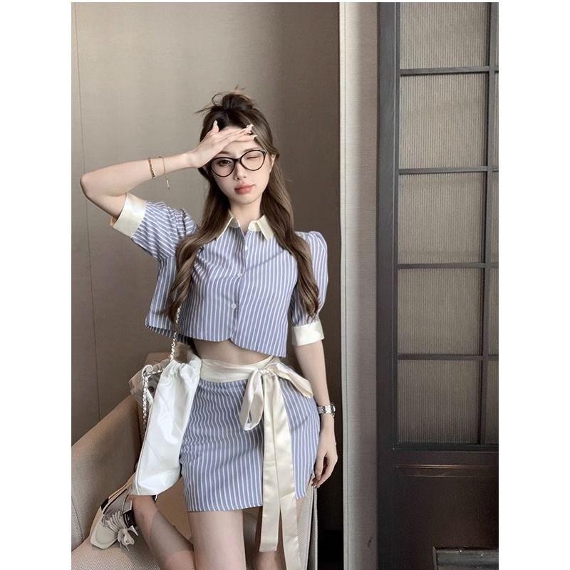 เสื้อเชิ้ต ลายทาง ฤดูใบไม้ร่วง สั้น สำหรับผู้หญิง กระโปรงกระชับสัดส่วน เอวสูง ผูก กระโปรงสั้น ชุดสอง