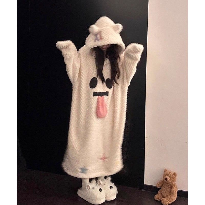 สาวน่ารักตลก Ghost Face Little Ghost Hooded Coral ขนแกะชุดนอนผู้หญิงฤดูหนาวหนา Plush Nightdress ssgh