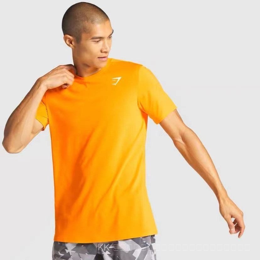 Gymshark พร้อมเสื้อกีฬาแขนสั้นระบายอากาศได้ดี สำหรับผู้ชาย