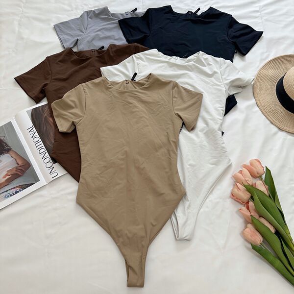 บอดี้สูทเว้าเอวบอดี้สูท บอดี้สูทสาวอวบ บอดี้สูทผู้หญิงมีฟองน้ำ เสื้อยืดสไตล์ใหม่ ดีไซน์ซิปรอบคอลุoks