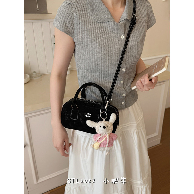 cecelle perota brand Influencer Niche Retro Black Bowling กระเป๋าผู้หญิง 2026 สไตล์ใหม่กระเป๋าสะพายไ