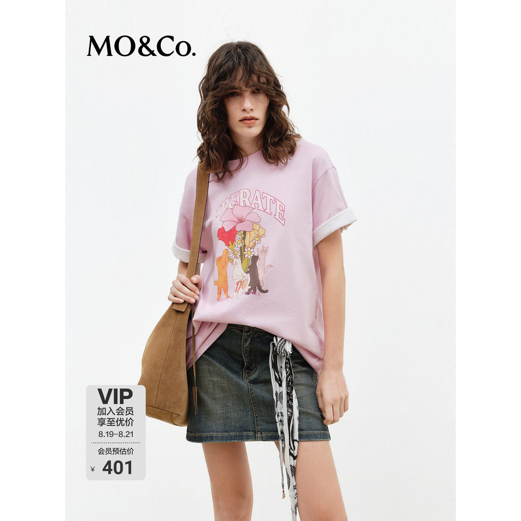 MOCO เสื้อยืดแขนสั้น 2026 ฤดูใบไม้ผลิผลิตภัณฑ์ใหม่สนุกลูกแมวพิมพ์ Plush Cotton Enzyme สีล้างรอบคอ MB