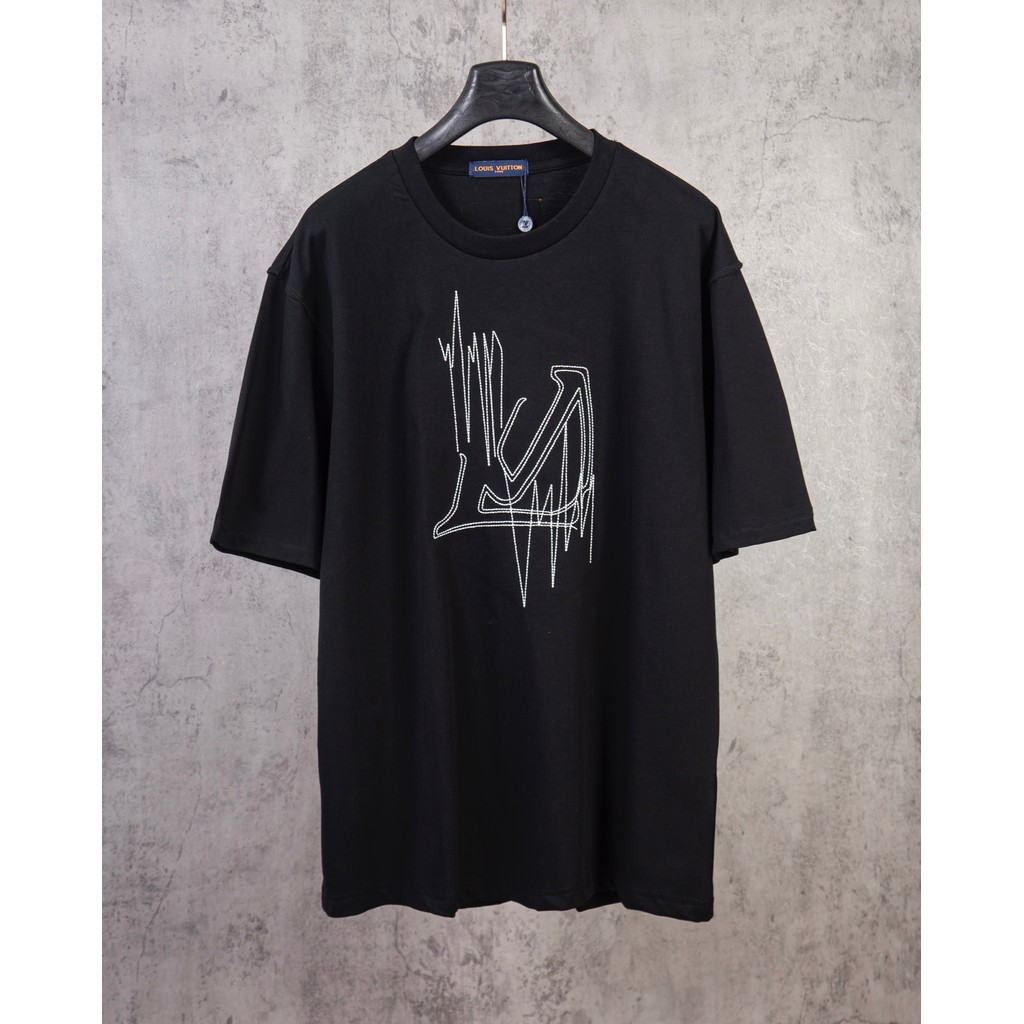 LOUIS VUITTON/LV/2026 คลาสสิกรอบคอแขนสั้นเสื้อยืดผู้ชายผู้หญิง Co-Branded Bottoming เสื้อ Basic อเมร