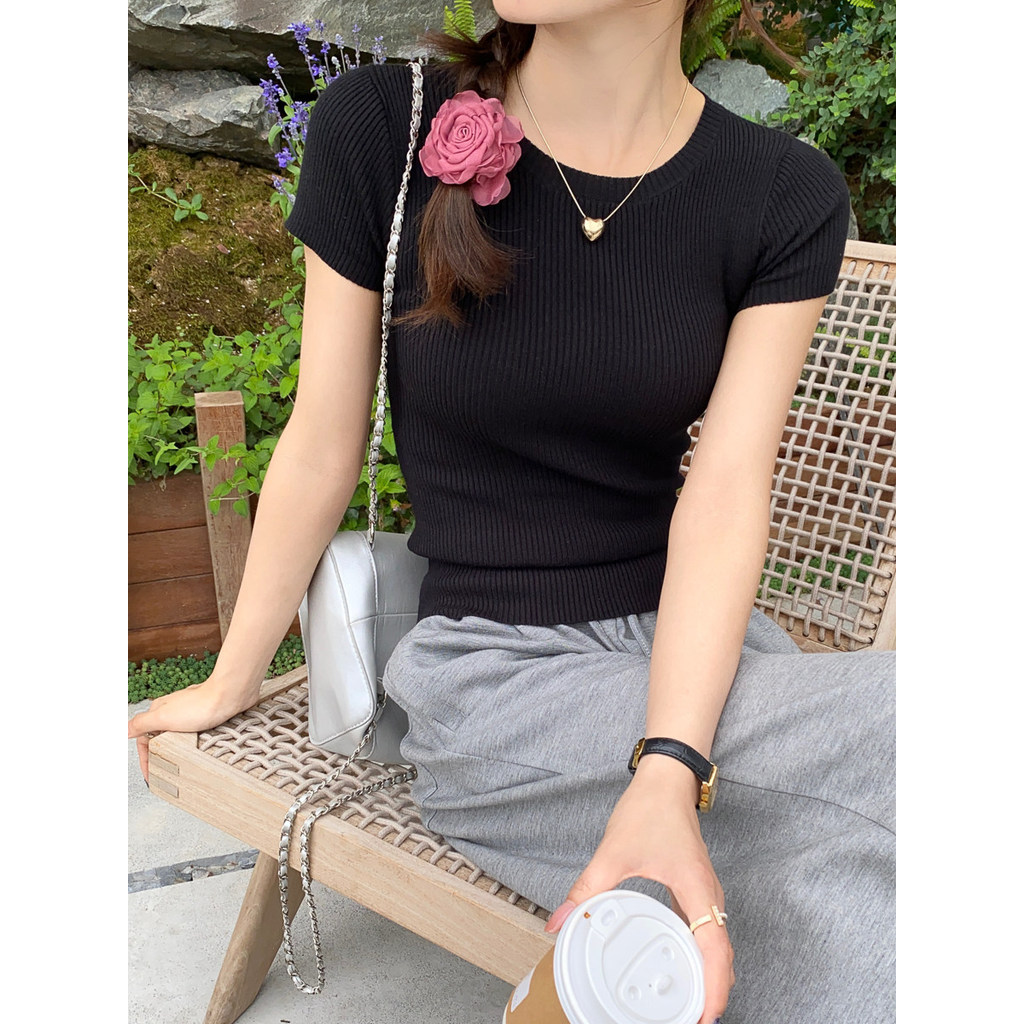 สีเหลืองรอบคอถักแขนสั้นเสื้อยืดผู้หญิงฤดูร้อนสไตล์ใหม่ผ้าไหมน้ําแข็งผอม ผอม ผอมลง ดูด้านหน้าไหล่สีทึ