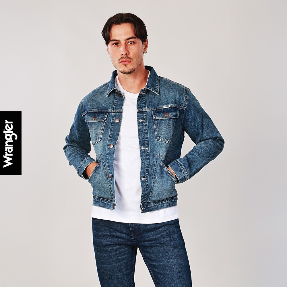 WRANGLER เสื้อแจ็กเก็ตผู้ชาย คอลเลคชั่น Biker Look ทรง Regular รุ่น WR F425MJKTN02 สียีนส์กลาง