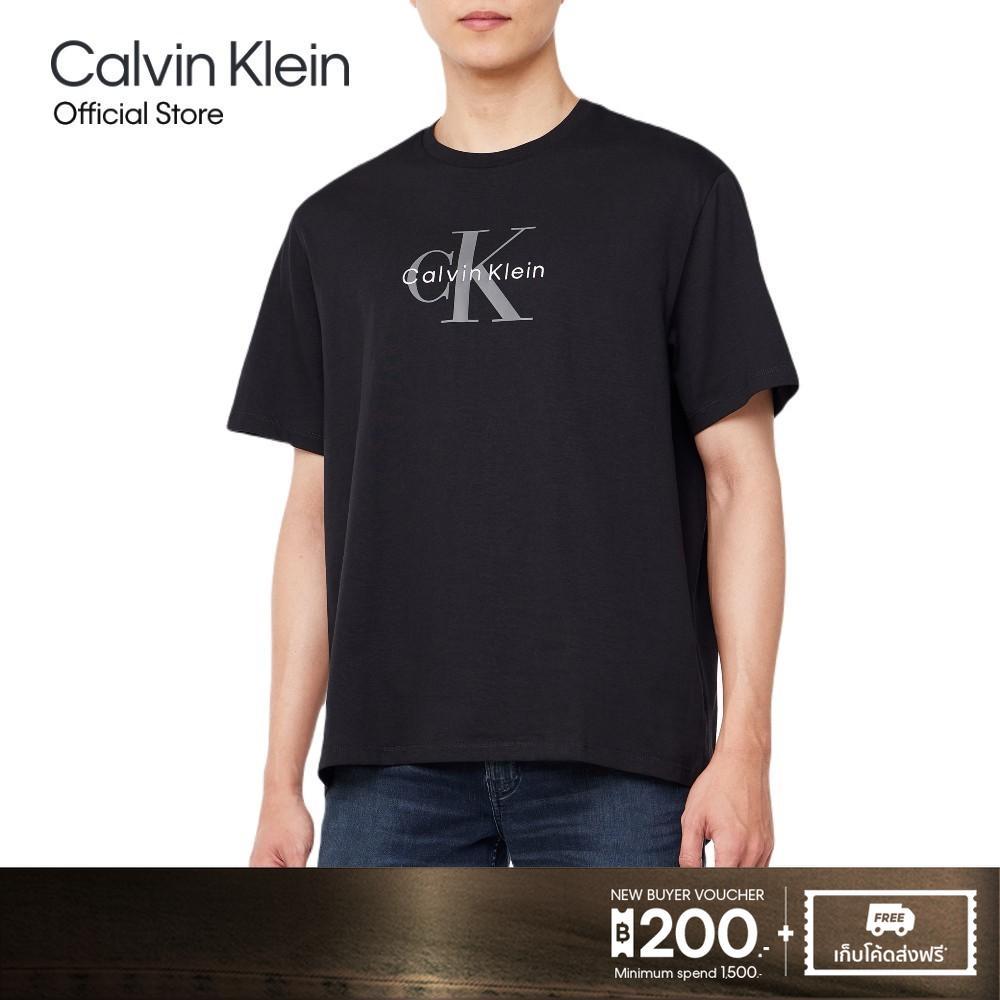 CALVIN KLEIN เสื้อยืดคอกลมแขนสั้นผู้ชาย Monogram Logo ทรง Regular รุ่น 4RB862G UB1 - สีดำ