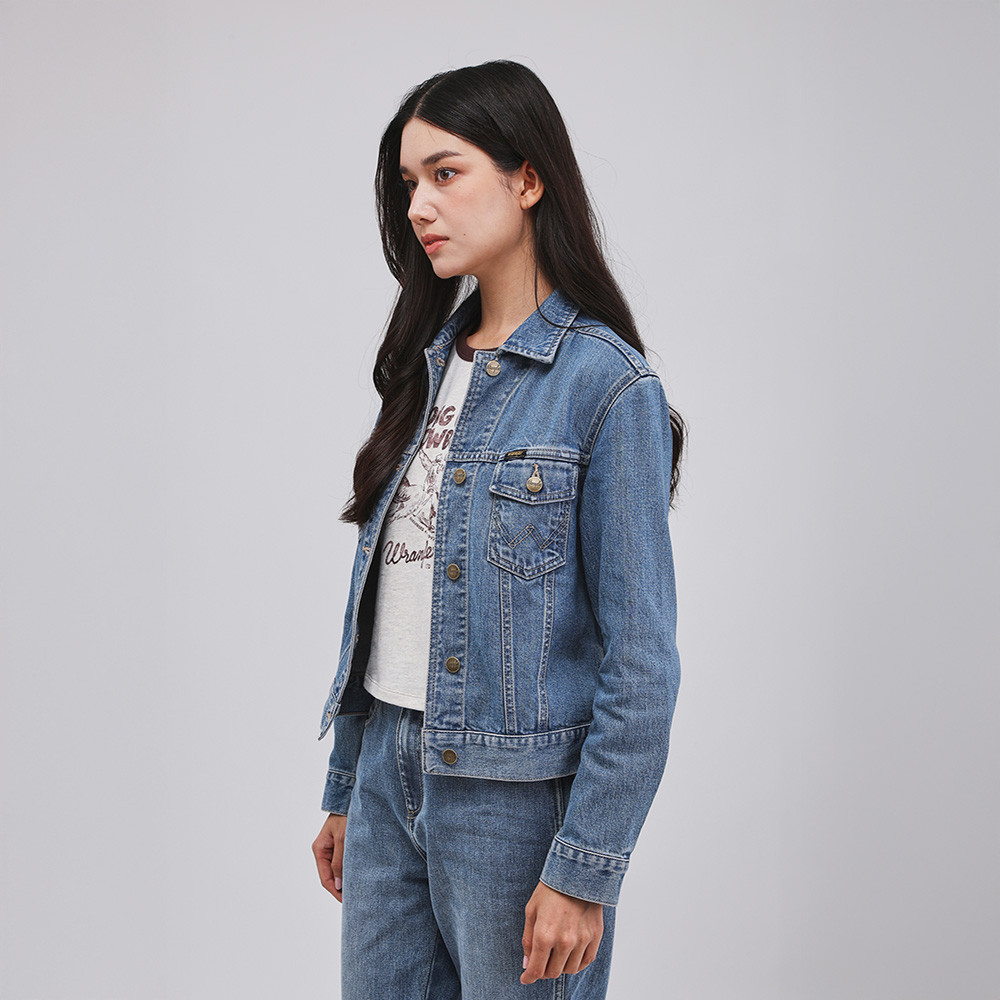 WRANGLER เสื้อแจ็กเก็ตผู้หญิง คอลเลคชั่น Beyond Denim รุ่น WR F126WJKTN15 - สียีนส์อ่อน — صورة 3