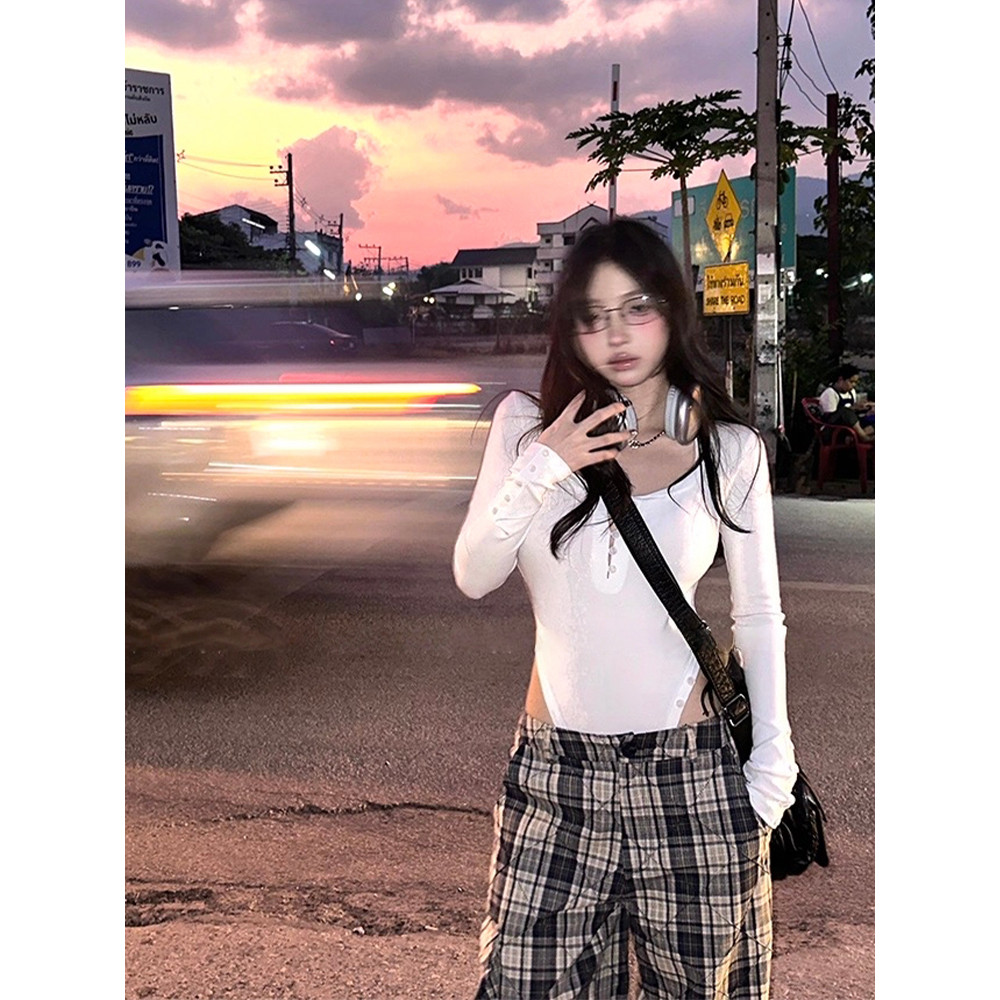 Vogue🌟พร้อมส่ง🌟 ชุดบอดี้สูท เสริมฟองน้ำ ทรงรัดรูป ผ้าร่องเล็ก สไตล์สาวเท่ (FY8725) - รูปที่ 4