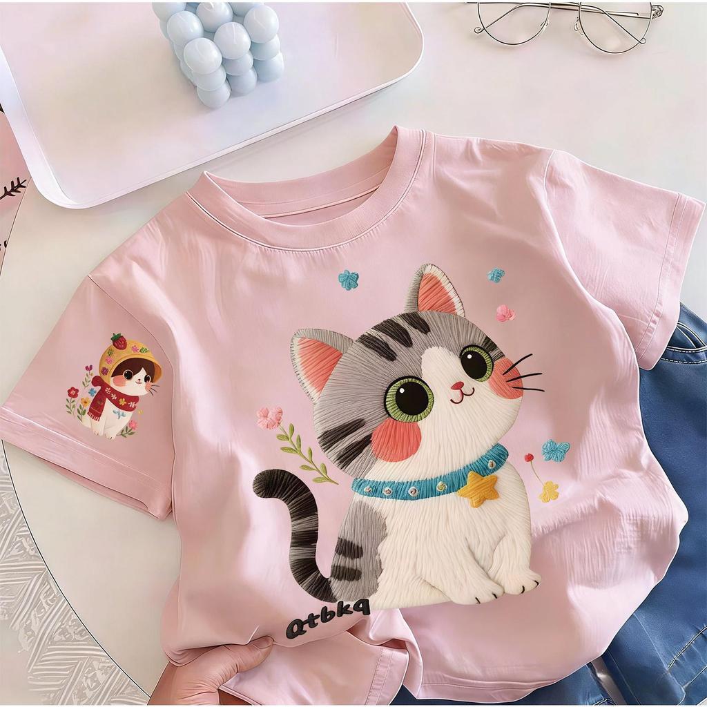 Pebbi Baby เสื้อยืดเด็กผู้หญิงแขนสั้นฤดูร้อน2026 ลายปักแมวเหมียวน่ารัก ดอกไม้สีพาสเทล ผ้าฝ้าย100% นุ่มระบายอากาศ สไตล์คา