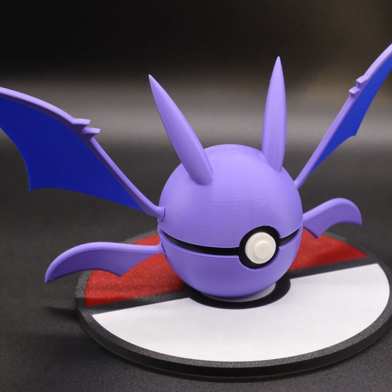 สินค้าขายดี Pokémon Cross Bat Mini Jewelry โมเดลผสม Play Studio Chassis Desk Night Sky Scene Fan Dol