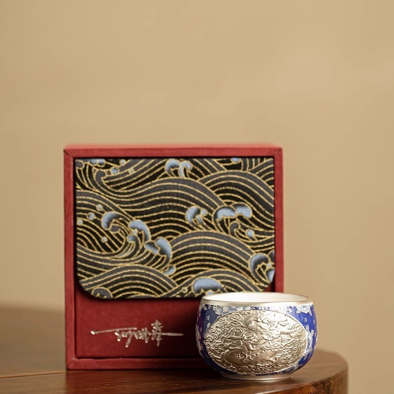 ถ้วยชาเงินเคลือบทอง He Fusen Silver Cup 999 สำหรับใช้ในบ้าน ลายมังกรและหงสีน้ำเงินขาว ชุดชงชาเซรามิก