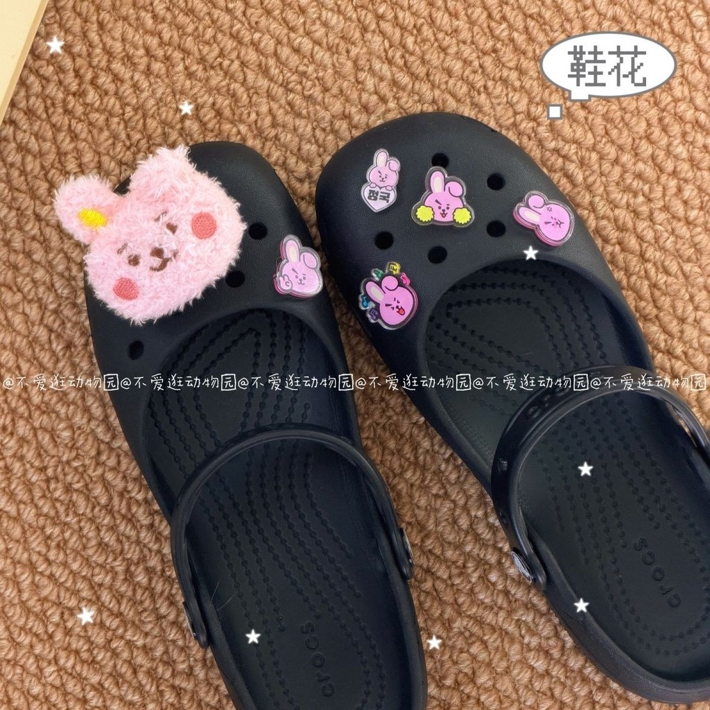 BTS BTS BTS BT21 รองเท้าดอกไม้หลุมรองเท้าหัวเข็มขัดรองเท้าตกแต่งตุ๊กตาตุ๊กตาสินค้าน่ารัก Tian Jungko