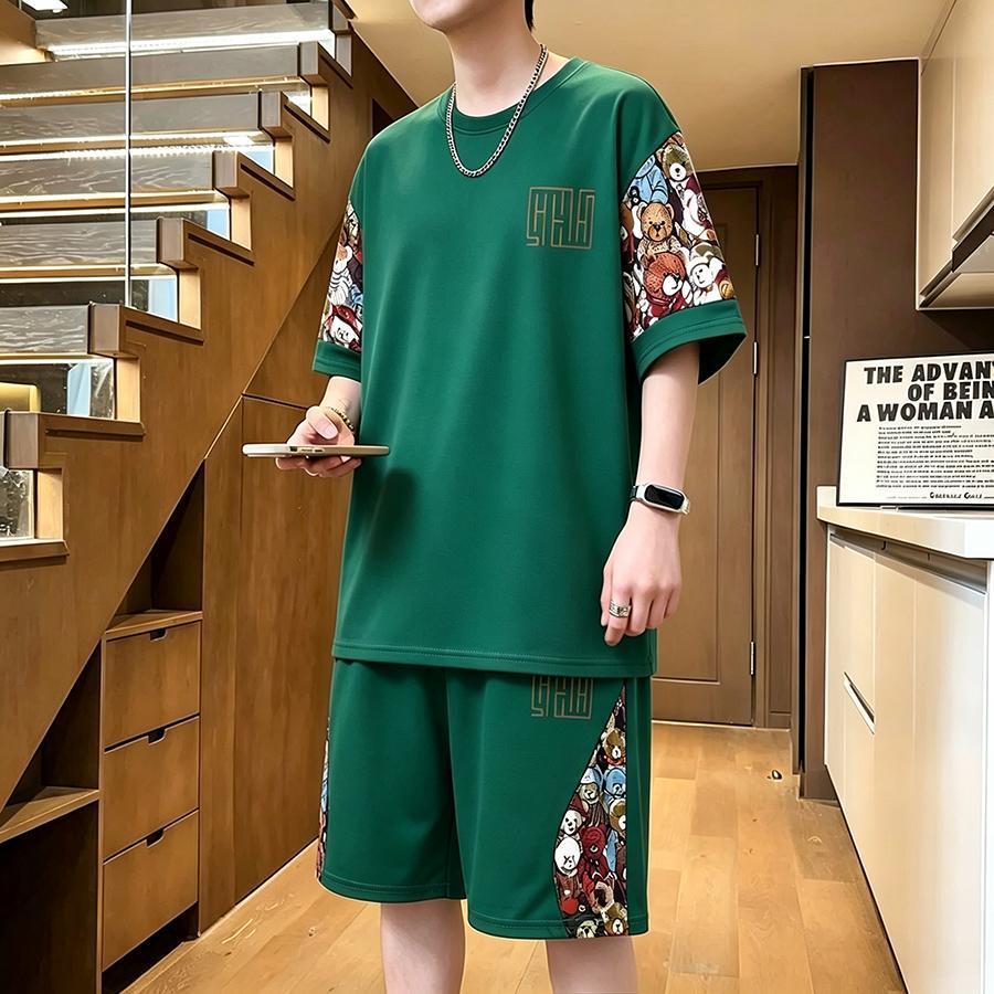 ชุดเซ็ตผู้ชายสตรีทแฟชั่น 2 ชิ้น เสื้อแขนสั้น กางเกงขาสั้น ลายการ์ตูน ใส่เที่ยว ใส่สบาย