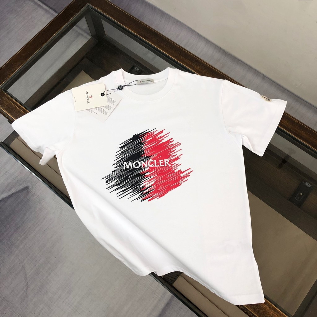 Moncler/Moncler 2026 คลาสสิกรอบคอแขนสั้นเสื้อยืดผู้ชายผู้หญิงสไตล์รอบคอกีฬาสไตล์เสื้อสวมหัว Original