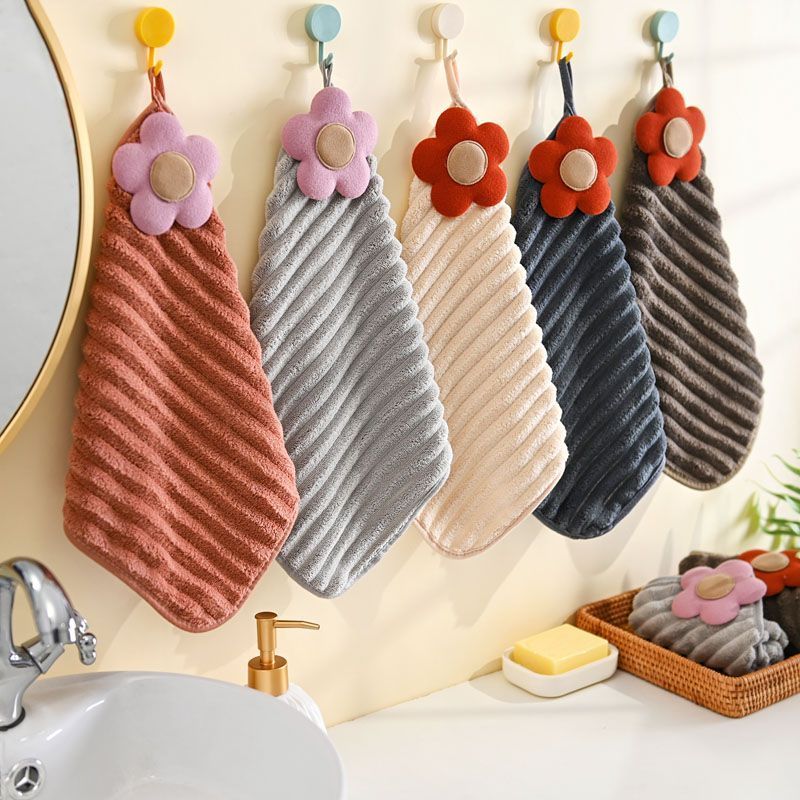 Hanging towel quick-drying small towel cute children's square20251017