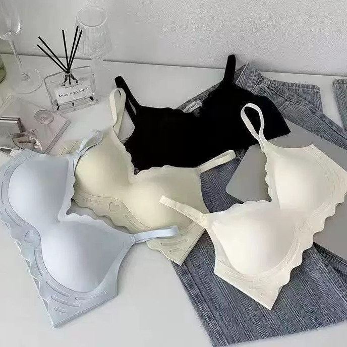 Lace & Bliss Bra ชุดชั้นในไร้โครง ทรงสวย ใส่สบาย ใส่ได้ทุกวัน บาง ชุดชั้นในไร้รอยต่อ เนื้อผ้านิ่ม B01
