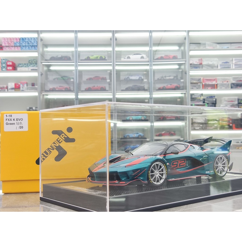 R RUNNER 1/18 Ferrari FXX K EVO สีเขียว 2380 JM-RNR033 RUNNER 1/18 Ferrari FXX K EVO สีดํา 2380 JM-R