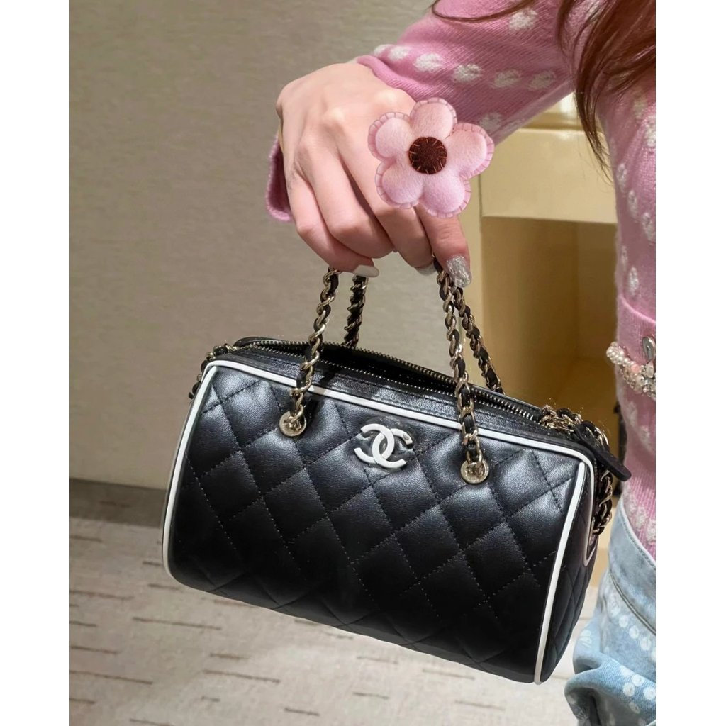 กระเป๋าถือ Chanel Boston พร้อมสายโซ่RKXW