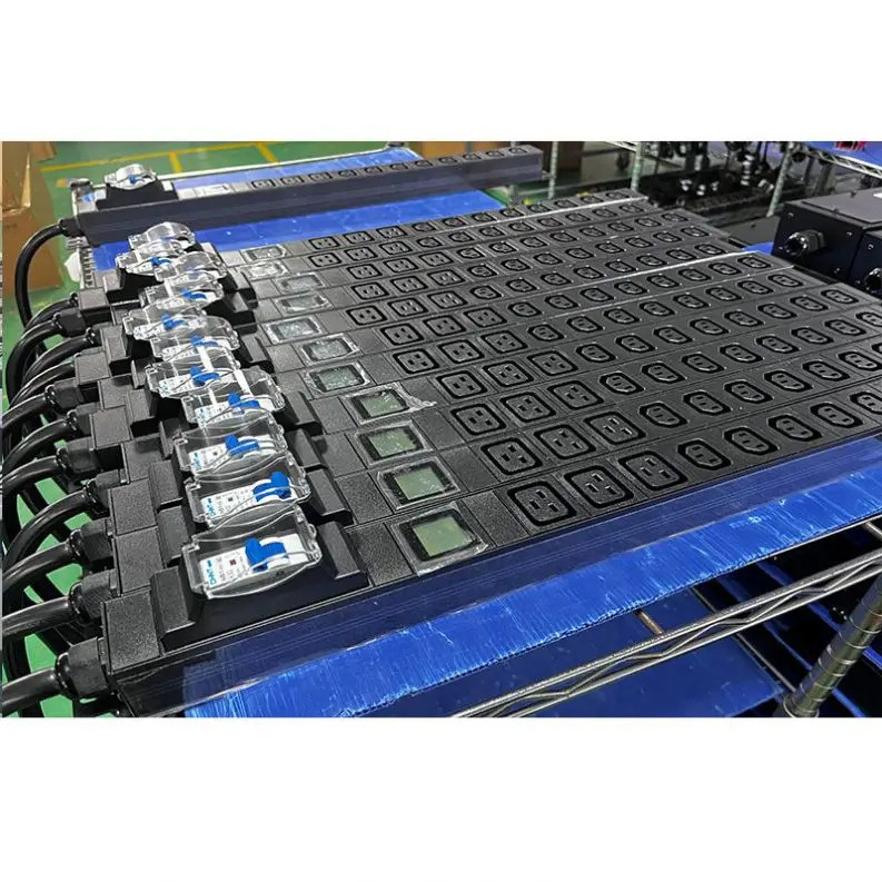 ของแท้ขายร้อนจีนราคาดี PDU 240v 30A LCD Metered PDU C13C19 Rack Power Distribution Unit PDU *-*-