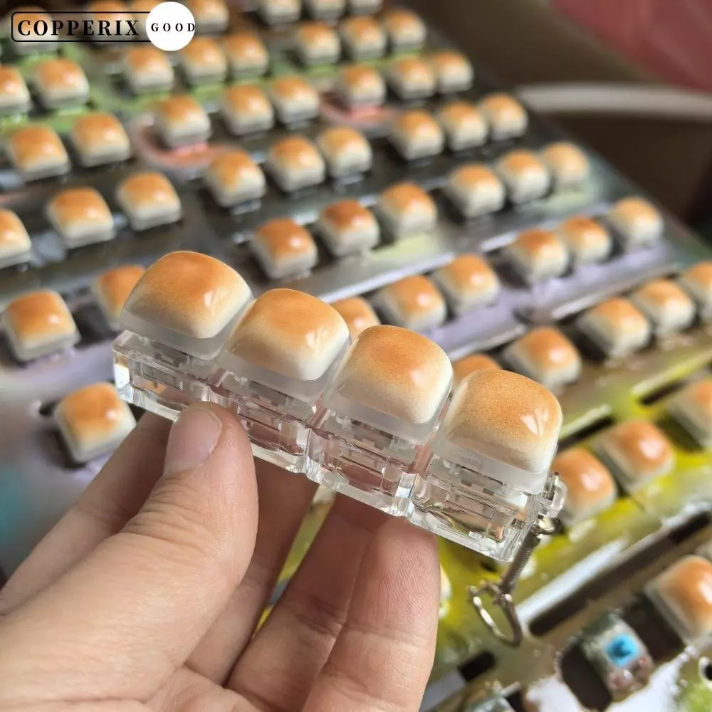 COPPERIX Fidget พวงกุญแจ, Keycap Caramel Bread Design Finger Keyboard Cap, Clicker เสียงขนมปังนึ่ง Pass The Time Relief ความเครียดปุ่ม Keycap พวงกุญแจผู้ใหญ่