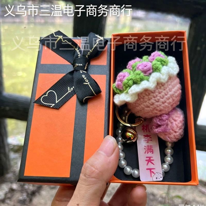 教师节礼物手捧花钥匙扣毛线花束精致包包挂谢师礼老师小礼品260807 Teacher's Day gift: bouquet of flowers, keychain, yarn bouquet, e