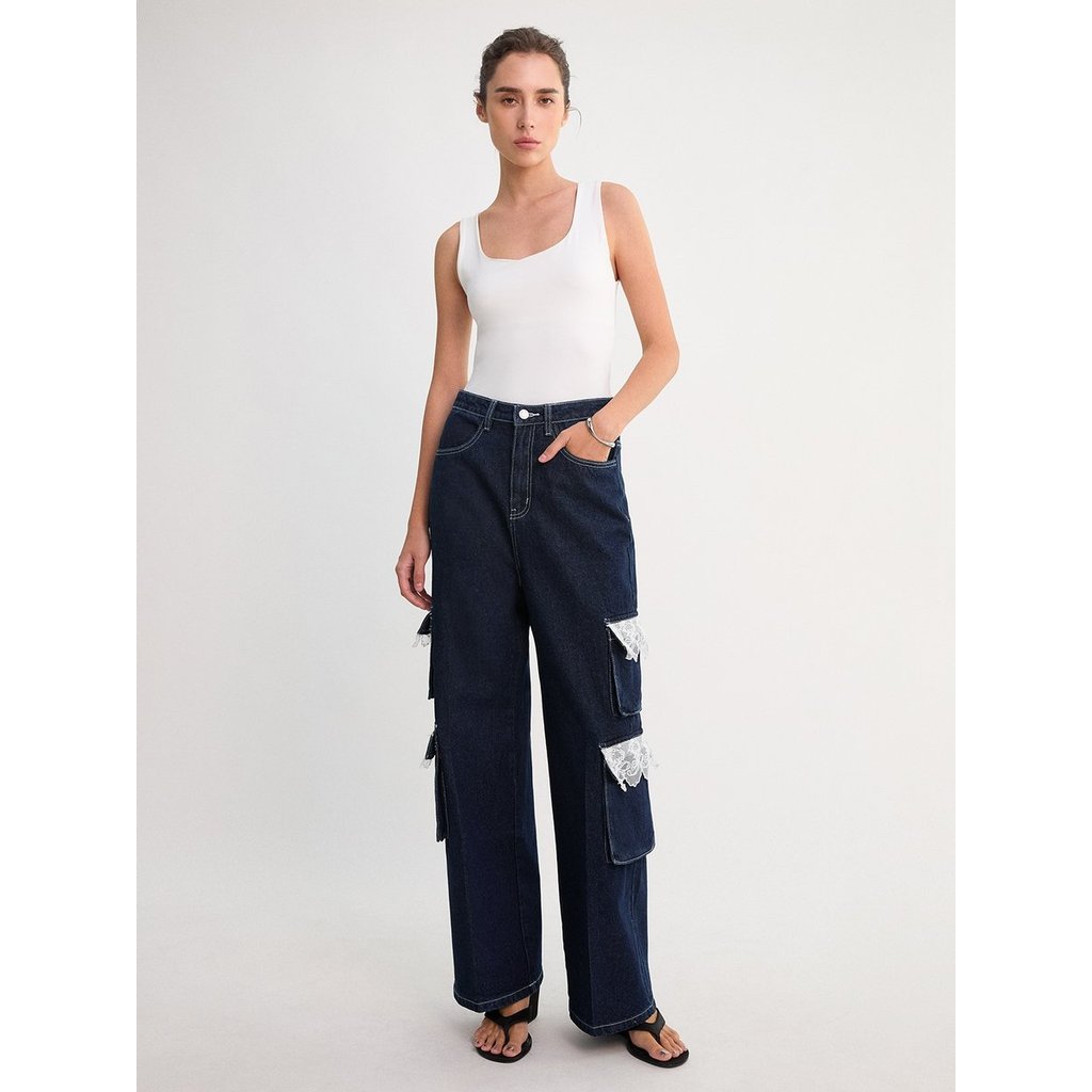 [Pomelo] กางเกงยีนส์ขาบานดีเทลกระเป๋าแต่งลูกไม้ / Lace Pocket Detailed Wide Leg Jeans — صورة 2