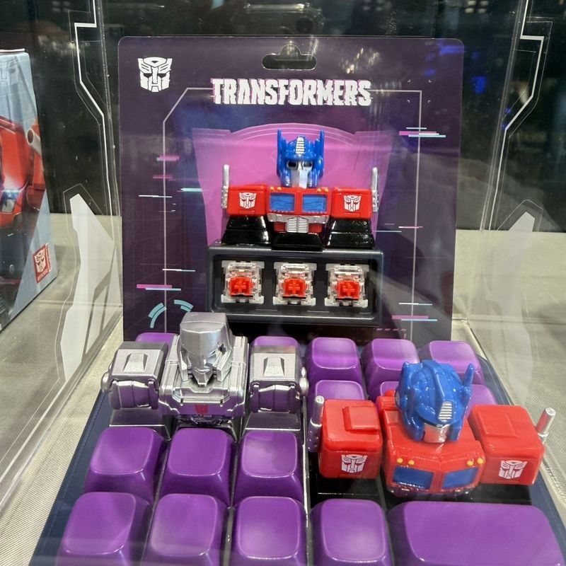 Beijing Universal Studios ของแท้ Transformers Optimus Prime Megatron Keyboard Keycap w