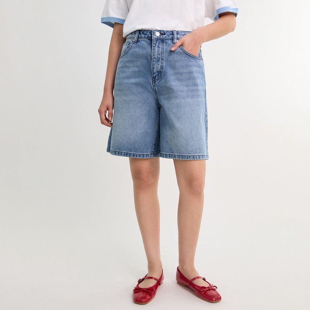 [Pomelo] กางเกงยีนเอวกลางขาสั้นสามส่วน / Mid Waist Denim Jorts