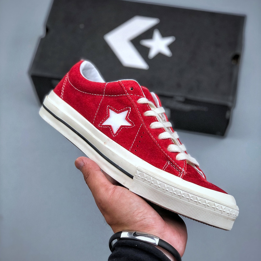 รองเท้าบอร์ดลําลองทรงเตี้ยสีแดงหนังกลับ One Star