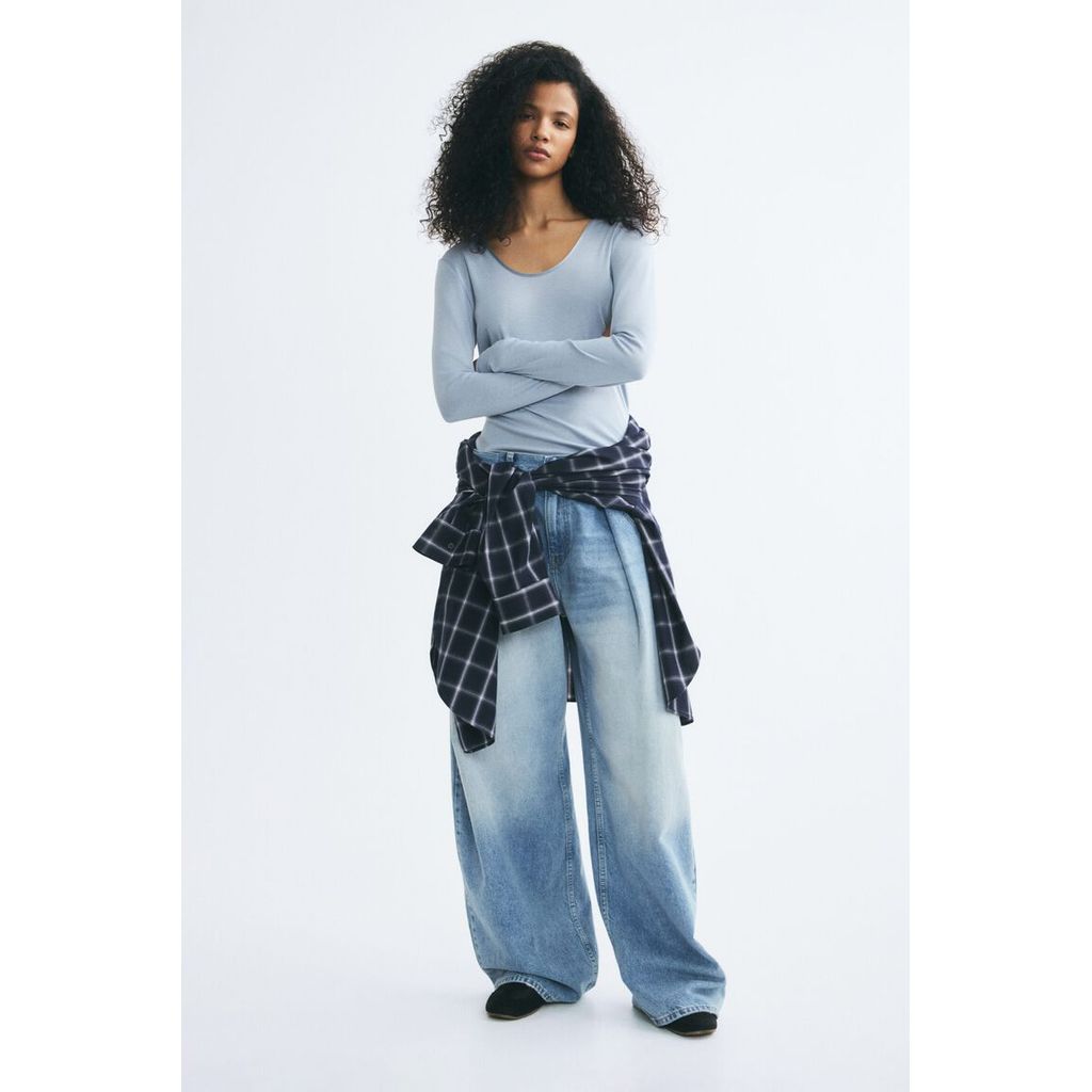 H&M بلوزة نسائية بأكمام طويلة وياقة منحنية — صورة 3