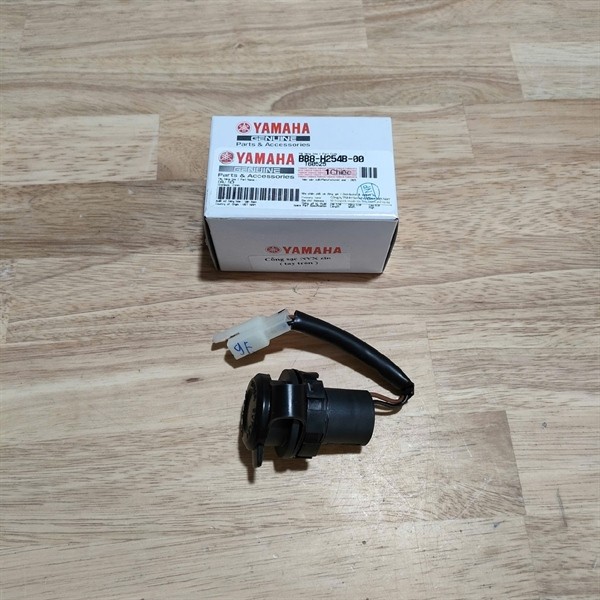 พอร์ตชาร์จ NVX Ex 155 zin (แหล่งจ่ายไฟ 12v) (ล็อคแขนกลมซ้าย) BB8H254B0000