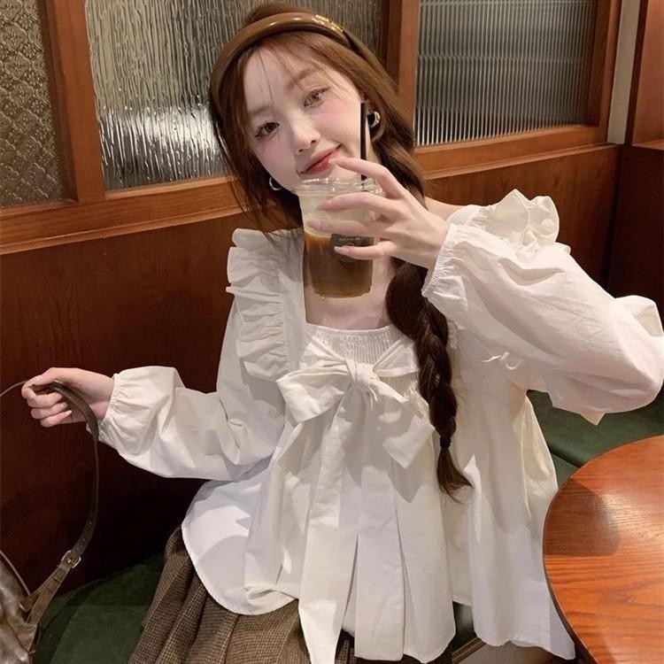 Red Berryเสื้อคอเหลี่ยมระบายสไตล์ฝรั่งเศสสำหรับผู้หญิง 2025 เสื้อทรงหลวมสไตล์เบบี้ดอลล์แบบใหม่W672