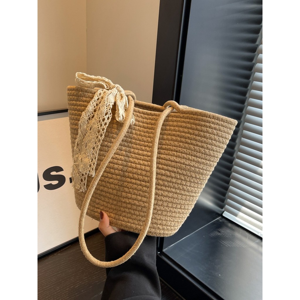 bester brand กระเป๋ Classic handbag กระเป๋าที่ดีที่สุด ตะกร้าผักทอฟางกระเป๋าหญิง 2026 สไตล์ใหม่ฤดูร้