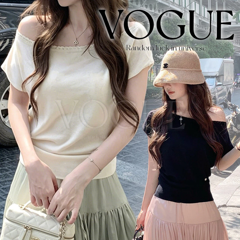 Vogue🌟พร้อมส่ง🌟 เสื้อยืดแขนสั้นไหมพรมเปิดไหล่ ดีเทลขอบลูกไม้สไตล์เกาหลี ดีไซน์อ่อนโยนสง่างาม (932)