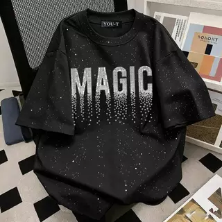 UT shop【ใหม่】🔥เสื้อยืดสีดำ แต่งกากเพชรวิ้งๆ สไตล์ ผ้าคอตตอนนุ่มใส่สบาย แมตช์ง่ายได้ทุกชุด ตรงปก 'MAGIC'