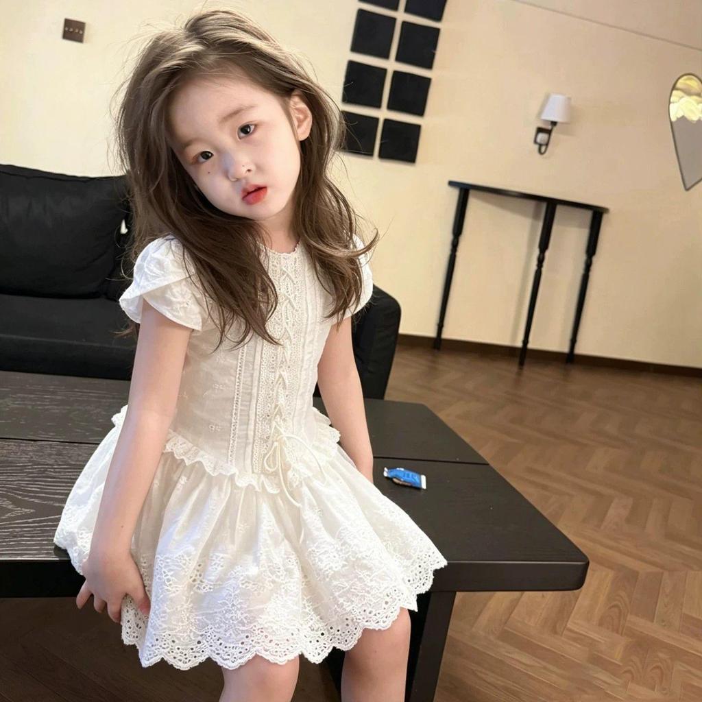[ลด 50% ลดราคา] สไตล์ใหม่ 2026 ฤดูร้อนเสื้อผ้าเด็กสาวลูกไม้เวอร์ชั่นเกาหลีชุดหวานเวอร์ชั่นเกาหลีกระโปรงลูกไม้แฟชั่น