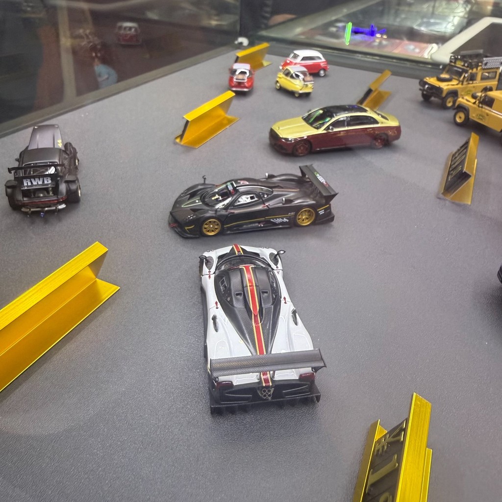 ยี่ห้อใหม่ ARbox 1/64 Pagani Zonda R รถรุ่น HECC2026 รุ่นปักกิ่งนิทรรศการ Limited Edition สีขาว Firs