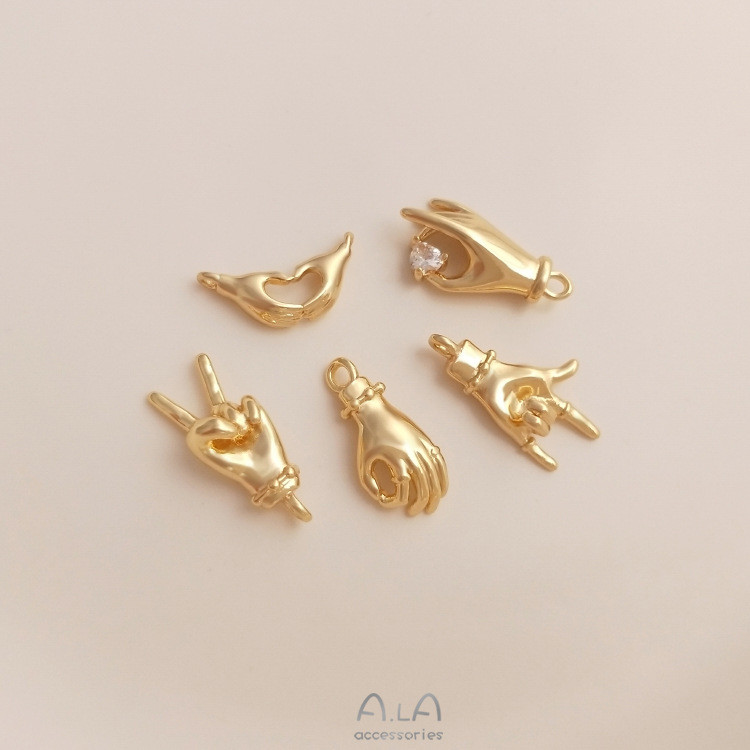 การกักขังสี 14K Gold-Plated OK Love You Better Than Heart Gesture จี้ทําด้วยมือ DIY สร้อยข้อมือสร้อย